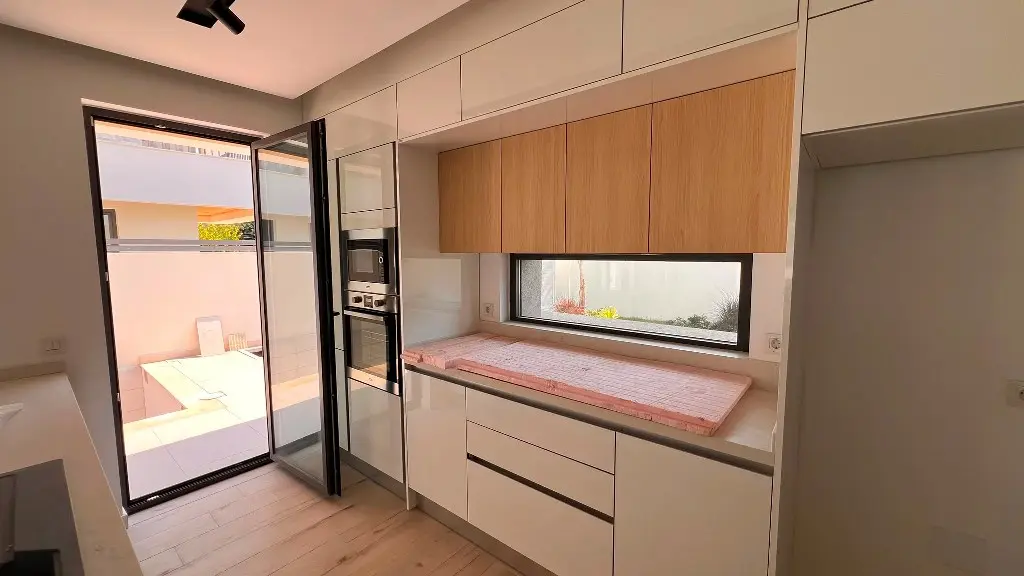 Fitted kitchen